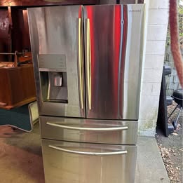 Samsung refrigerator 2014 model lightly use