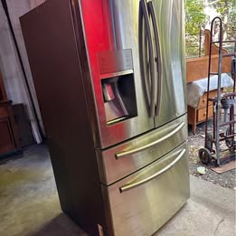 Samsung refrigerator 2014 model lightly use